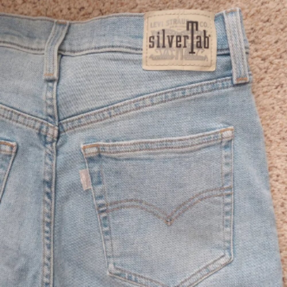 Silver Tab Levi's Mom Jean